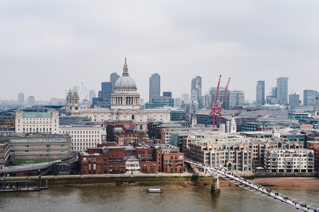 Image showcasing how businesses can simplify their UK operations with Virtual Warehouse solutions, focusing on efficient storage, streamlined logistics, and reliable shipping services to optimize inventory management and boost operational efficiency.